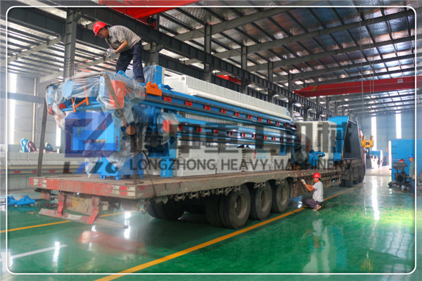 隆中污泥板框壓濾機(jī)價(jià)格經(jīng)濟(jì)實(shí)惠，處理洗沙尾礦真靠譜