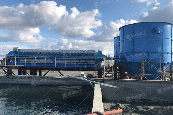 污泥處理設(shè)備帶式壓濾機(jī)多少錢，處理量能上去嗎？